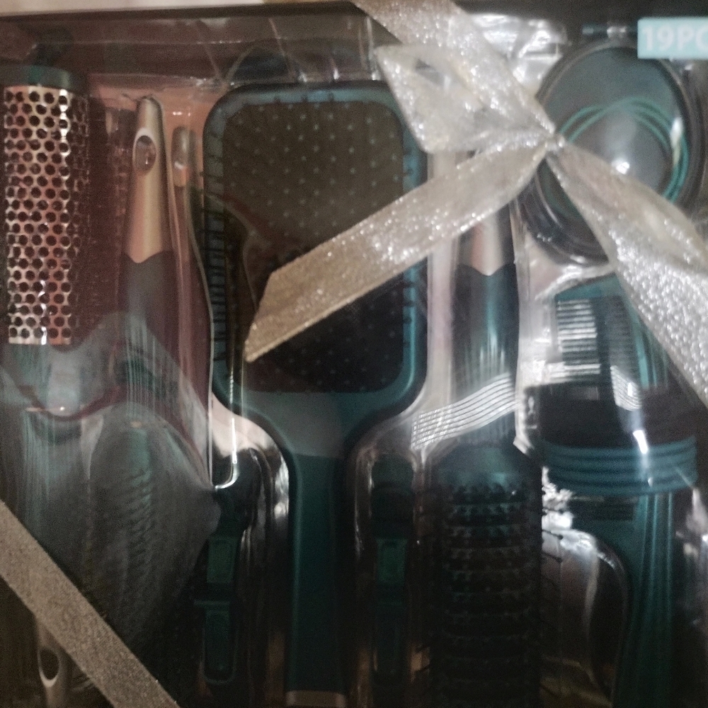 19-Piece Hair Brush and Comb Set